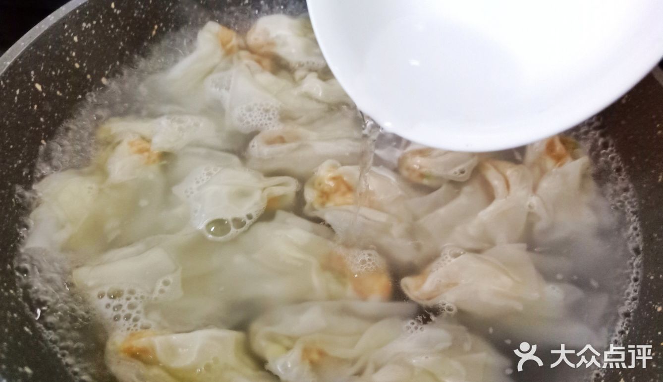 简单快速营养早餐，辣油鲜虾馄饨❗