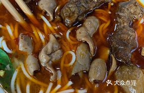 牛肉肥肠米线