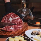 别问了在武汉！女孩敲喜欢的巧克力和牛烧肉