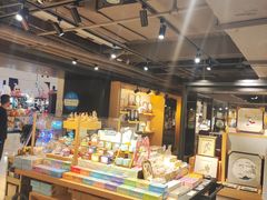 -猫的天空之城概念书店(苏州诚品店)