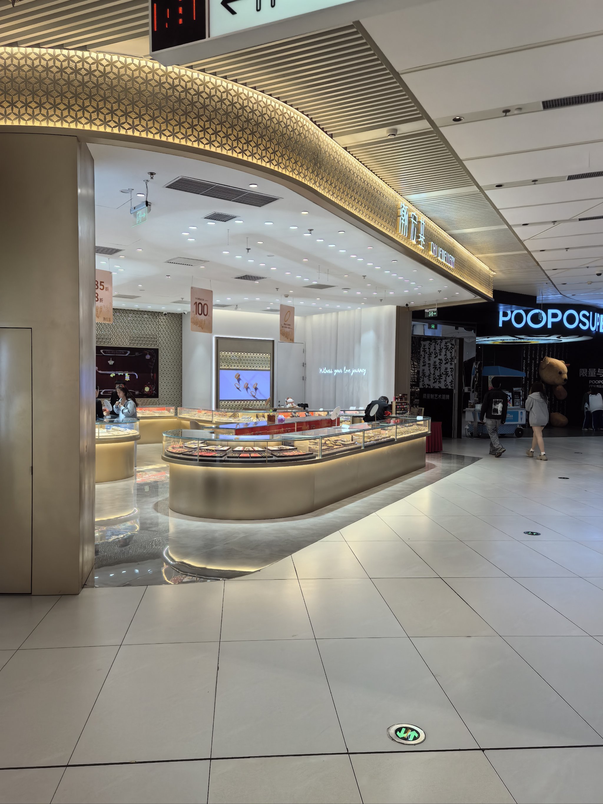 商场怎么空荡荡的