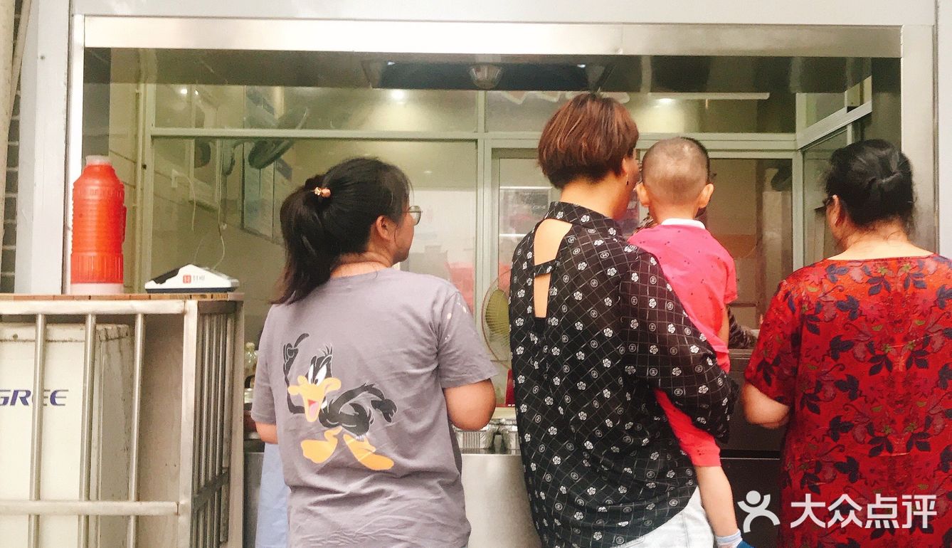 《周震馄饨》 去宜兴玩，路过了网红周震馄饨