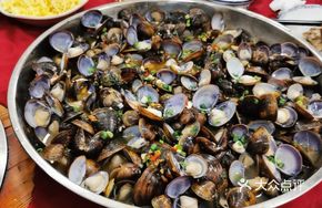 Steamed Yellow Sand Clams with Garlic