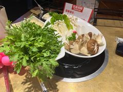 -左庭右院鲜牛肉火锅(金山万达店)