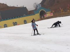 -采薇庄园四季滑雪场