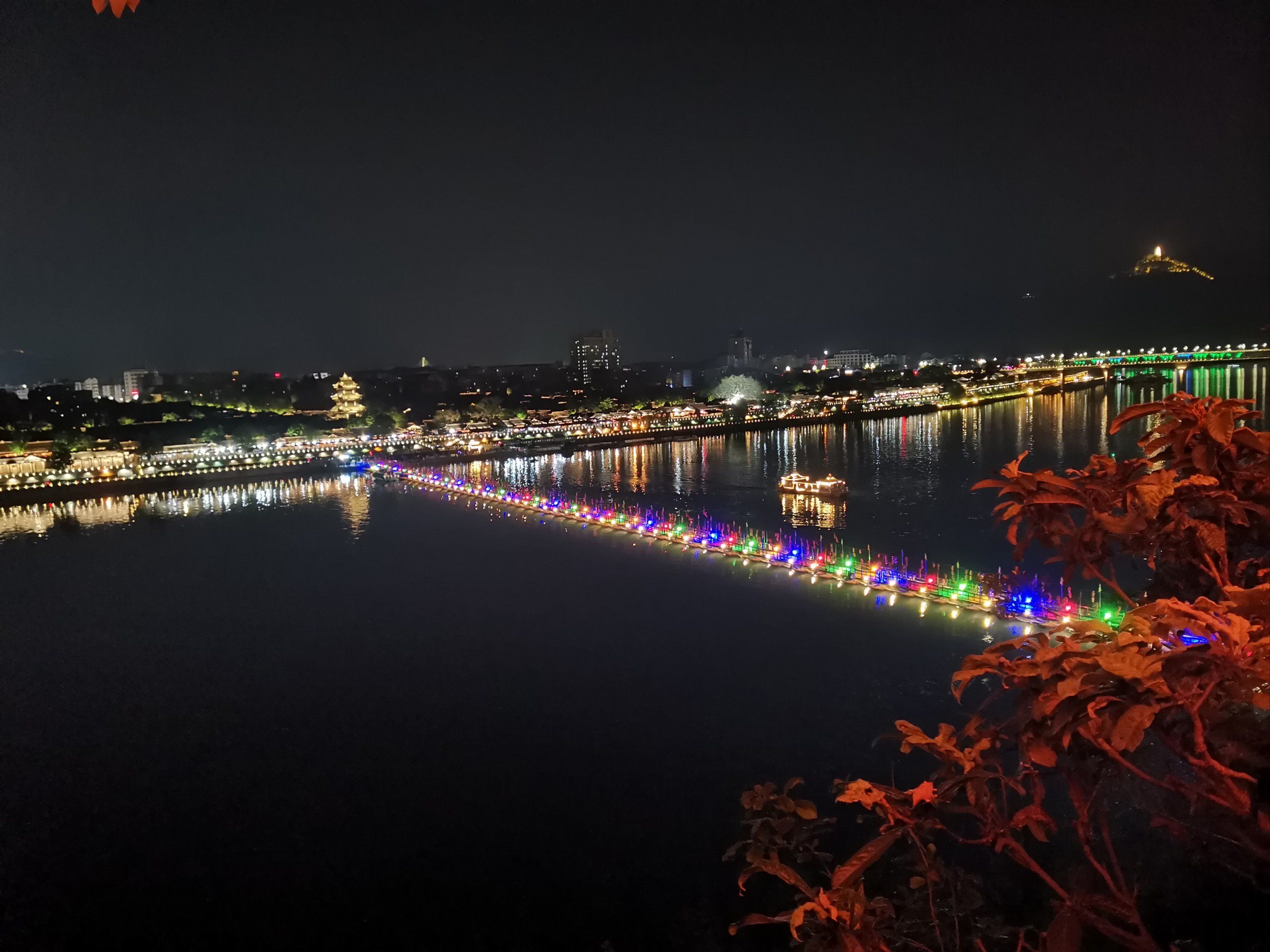 陷进阆中的夜里