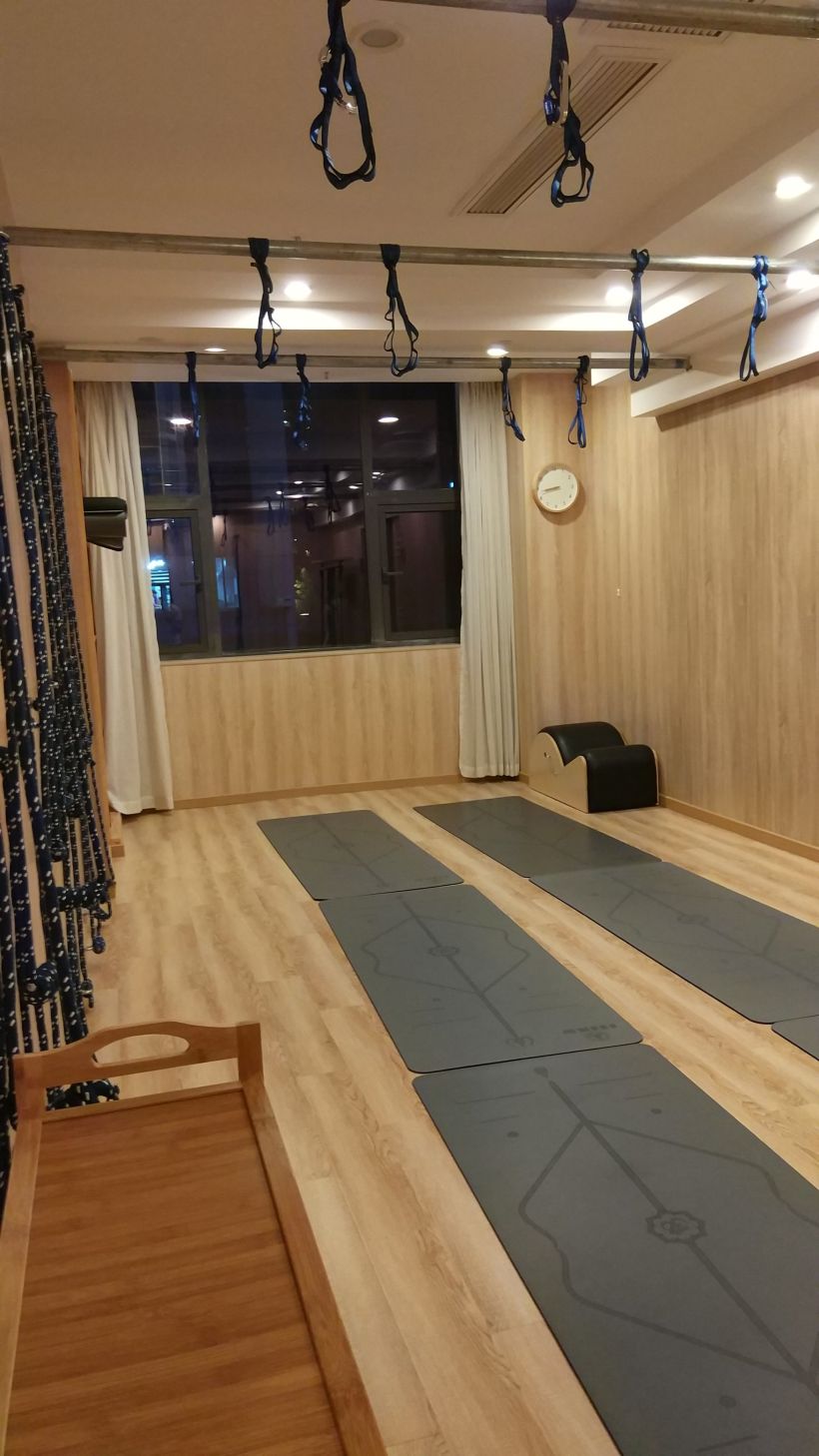 整体不大,这是进门算休息室吧,到了会有茶水糖果,银耳汤享用,估计是怕