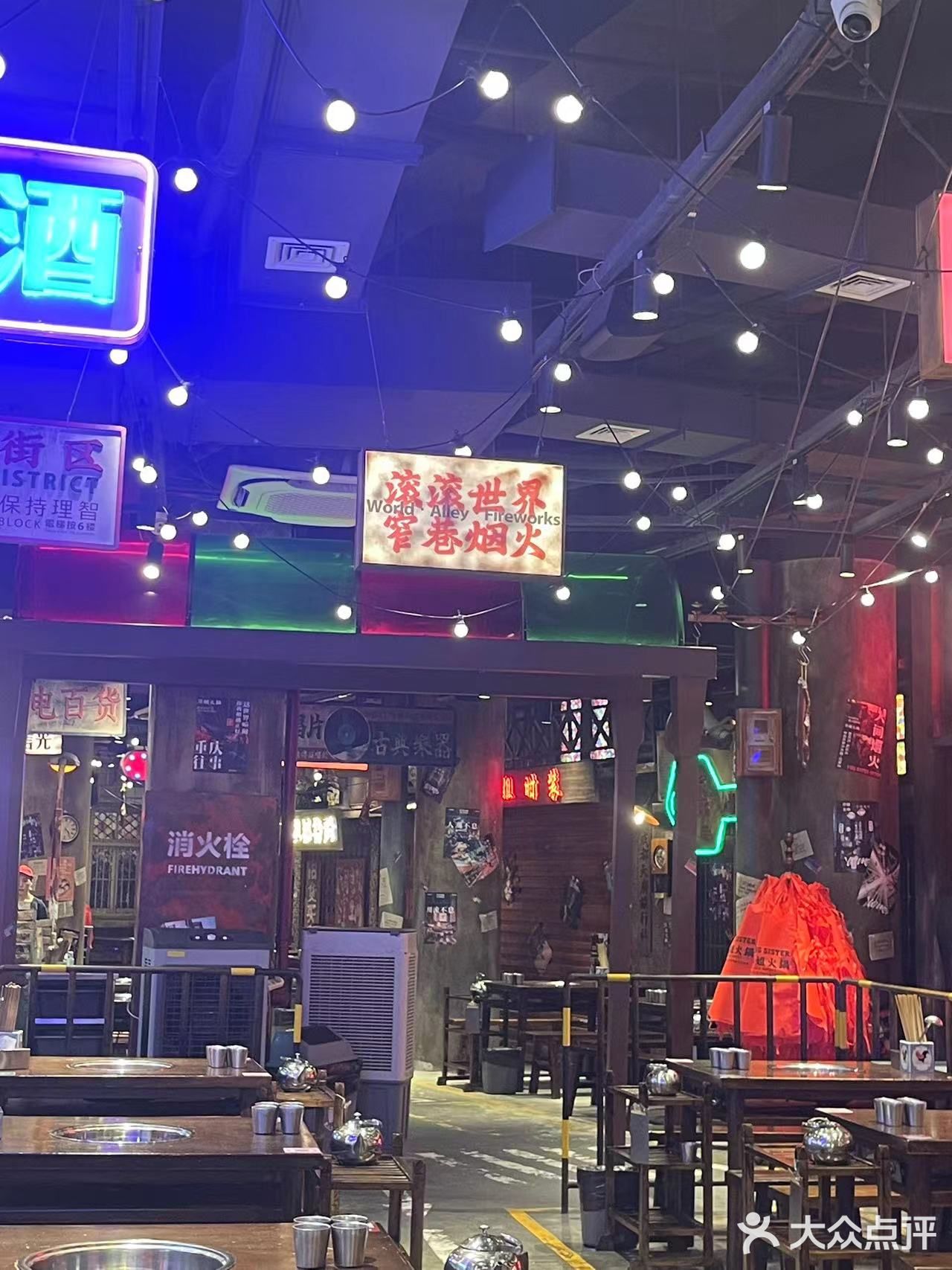 酱汁浓郁，很下饭。乌漆嘛黑冰汤圆口感Q弹，汤圆皮薄馅大