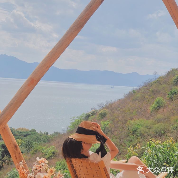 ANNA探店|抚仙湖圣托里尼MU咖啡