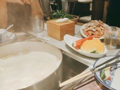 -尚尚仙·酸汤猪手·猪肚鸡火锅(华联万柳购物中心店)