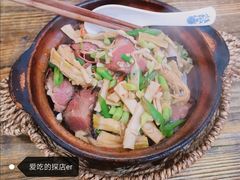 腊肉炒竹笋煲仔饭-文杰餐馆(南洪时尚风情街店)