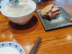 -老天桥酱肉烧饼夹肘子(天桥店)