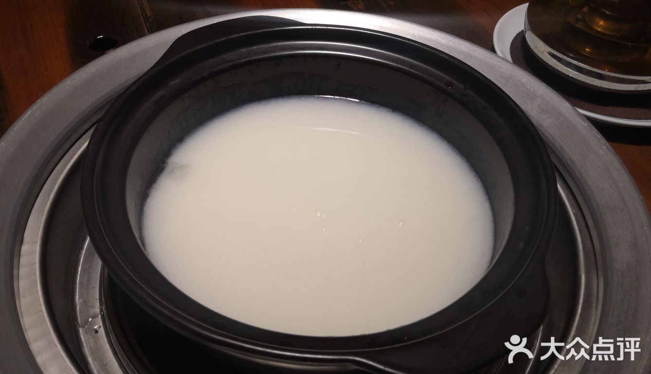 位置跟着导航很好找。点的粥水底，海螺切片
