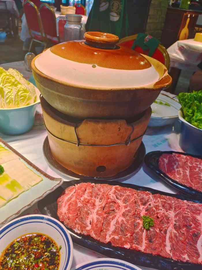 围炉捞金(天龙家园店)-"位于东中街的一家非常火爆的火锅店.停车不.