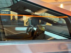 -TESLA 特斯拉(上海太古汇体验店)
