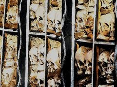 -比如骷髅墙景区