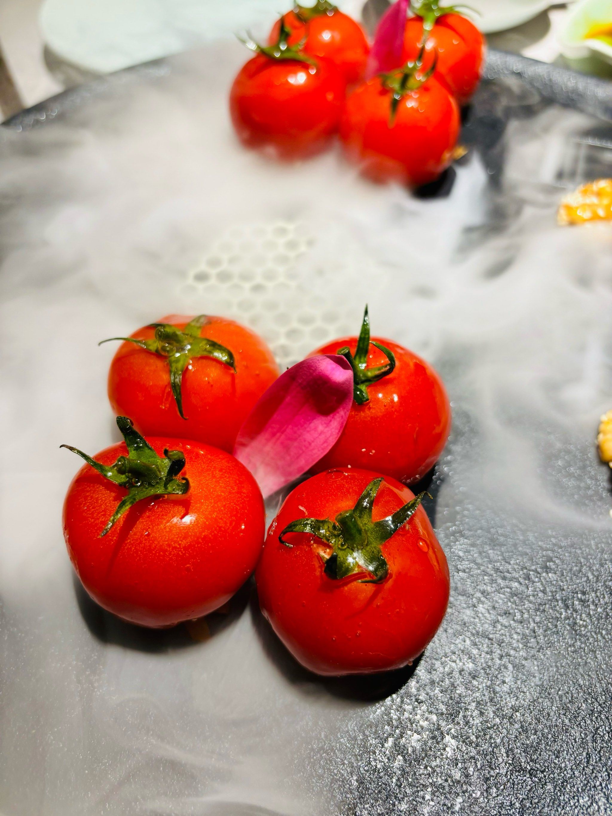 真是超出预期的惊喜了
🌶 佳肴菜名:
妙酱串串红,小番茄掏空