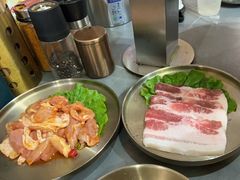 厚切黑猪五花-围炉肉舍•炭烤活鳗•丹东海鲜烤肉(步行街店)