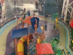 从房间阳台看到的温泉室内游乐场-四季贵州·山地温泉水世界