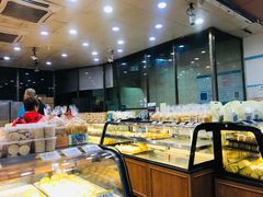 面包甜点陈列柜-赞记龙凤礼饼(广州市二宫向群宾馆店)