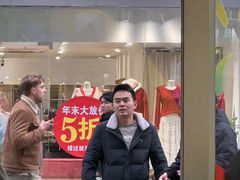 -咻啵翔翔零食基地(万达广场店)