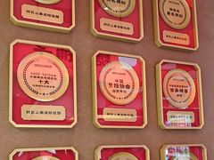 -阿瓦山寨·湘菜现炒·剁椒鱼头王(咸阳总店)