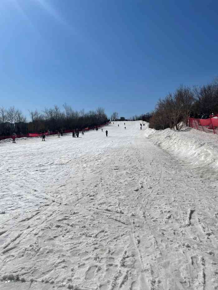 南翠屏山滑雪场-"先说交通,南翠屏滑雪场可以地铁六号线直达.