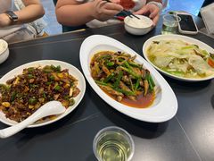 酸辣茴香小鱼-谢师酒家