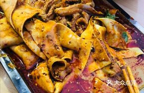 Sliced Tofu Skin and Tripe Hot Pot