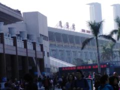 旁邊的輕軌站-珠海拱北口岸
