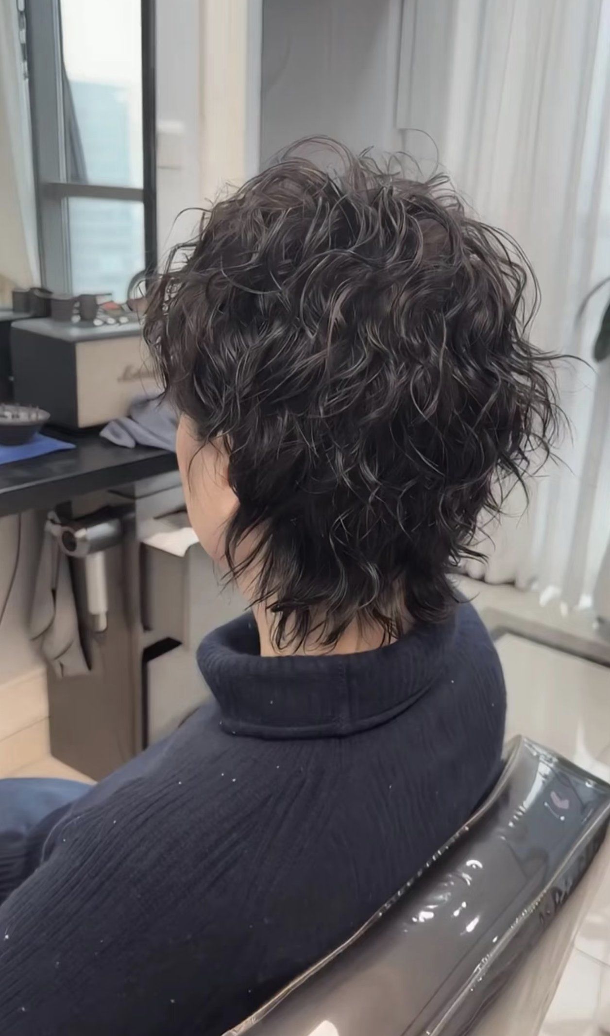 女士短款羊毛卷烫发