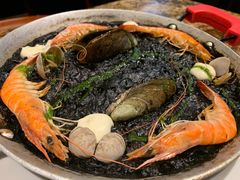 传统西班牙墨鱼汁海鲜饭-BROWNSTONE布朗石西班牙餐厅(深圳湾店)