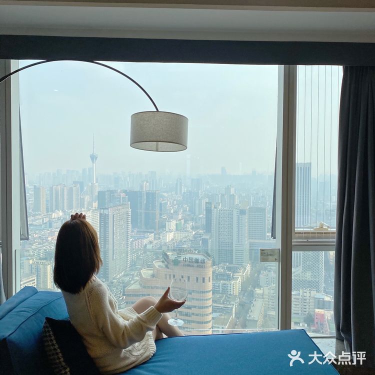 成都拍照｜270度浮云中漫步“高空下的成都”