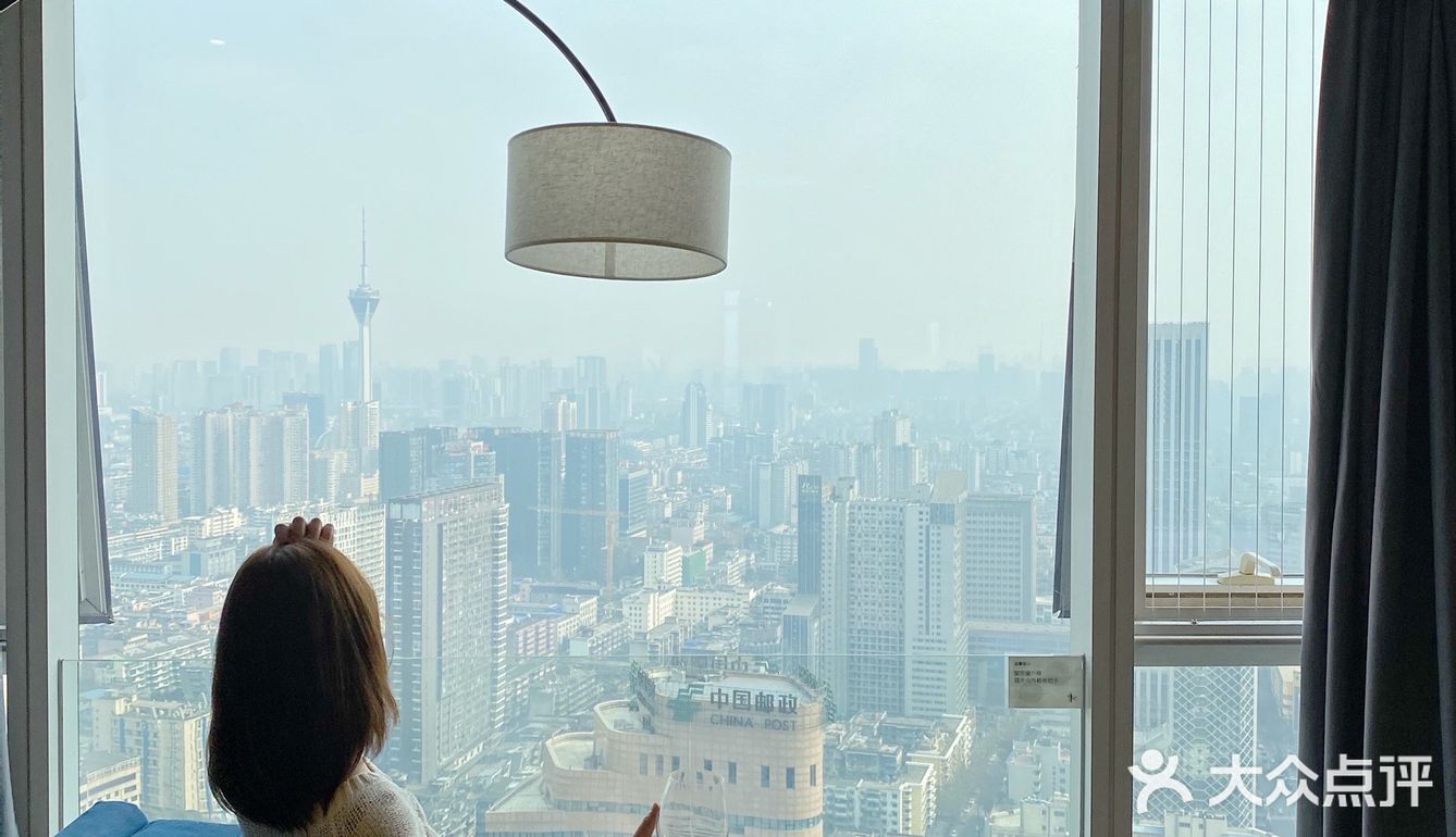 成都拍照｜270度浮云中漫步“高空下的成都”