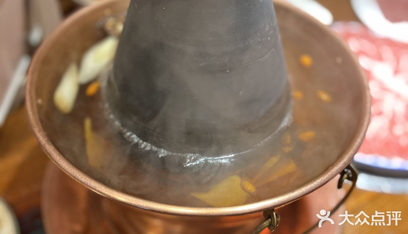 汤是清水涮！就代表羊肉是最好的！要是来点老北京糊饼