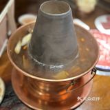 汤是清水涮！就代表羊肉是最好的！要是来点老北京糊饼
