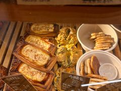 -天井·丑面包搭咖啡