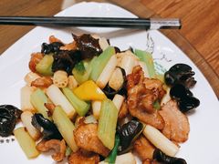 酸爽藕尖炒黑豚肉-广州天河合景福朋喜来登酒店 · 聚味轩中餐厅