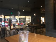 大堂-星巴克臻选(舟山凯虹广场店)