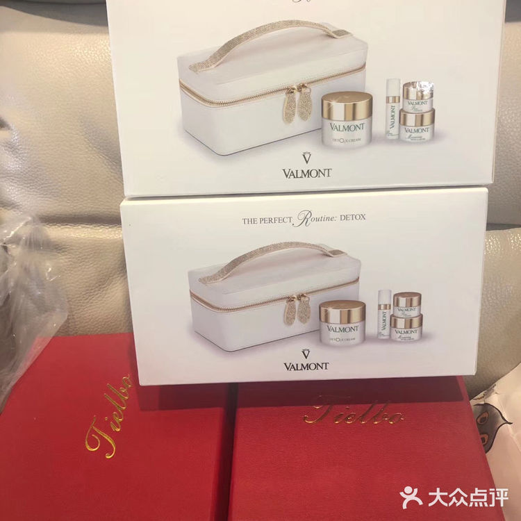 面，造成闪亮‮油的‬光肌啦！