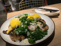 班尼迪克蛋羽衣甘蓝蘑菇吐司-Maxpoint Kitchen 西餐咖啡(乐峰广场店)