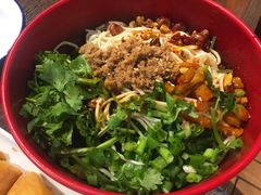 -爆炸头阿姨小四川正宗川味小吃(无任何分店)