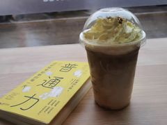 虎年嗷呜丝绒拿铁-瑞幸咖啡(三胞国际广场店)