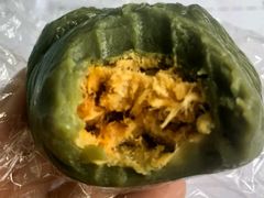 蛋黄肉松青团-凤英特色包子(浮桥店)