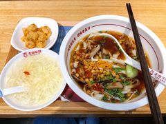 -呷佬·长沙手工米粉(金沙江路店)