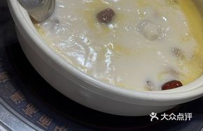 Guangshunxing Pig's Trotter Chicken Soup