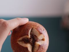 红豆碱水面包-天井·丑面包搭咖啡