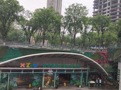 -绿色星球动物主题公园