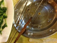 羊肉串吃到一根头发还不给退-老谢龙虾(芜湖路店)