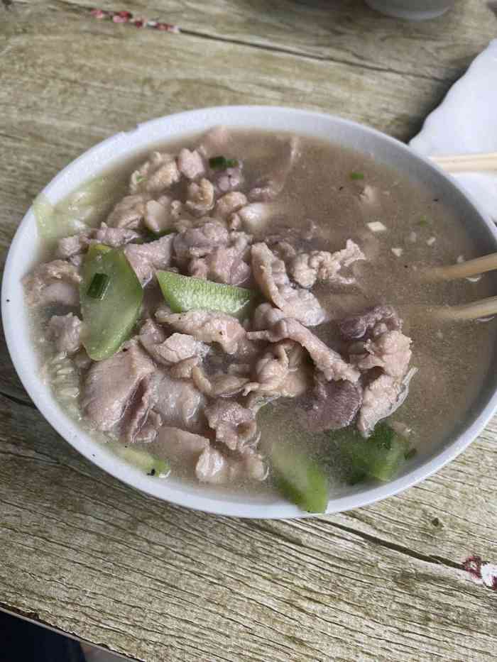 掺汤味道很棒,生意很好离这儿不远的糊汤粉味道也很赞